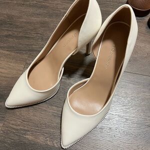 BCBG white pumps 7.5